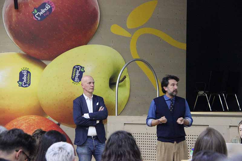 Da sinistra, Andrea Fedrizzi responsabile marketing del consorzio Melinda e il direttore del consorzio Bestack Claudio Dall'Agata 